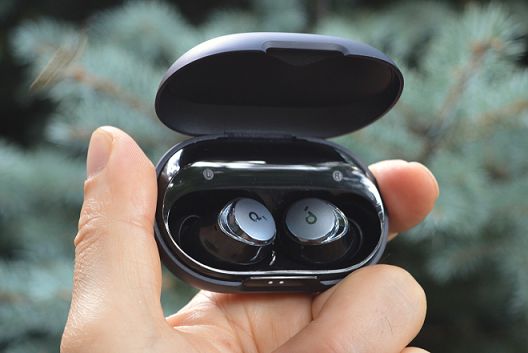 What Are the Best Multipoint Earbuds for Multiple Connectivity